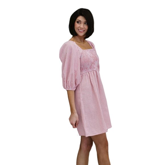 🌸🌸 Cute Striped Smocked Dress 🌸🌸 - Picture 6 of 9